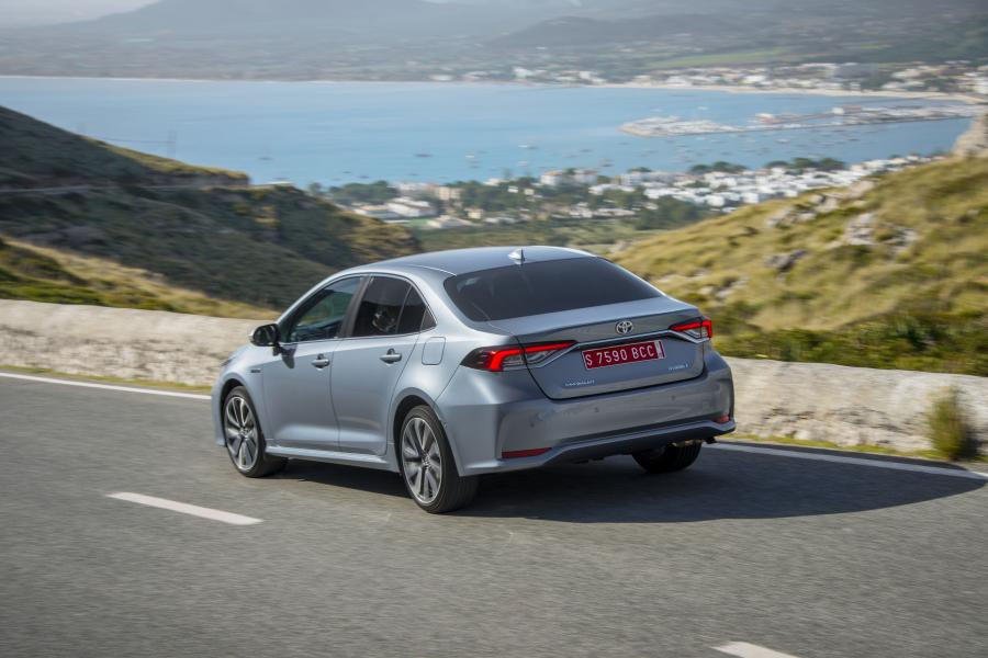  Toyota Corolla Hybrid Sedan 2019 года  (WW) (фото 15 из 25)